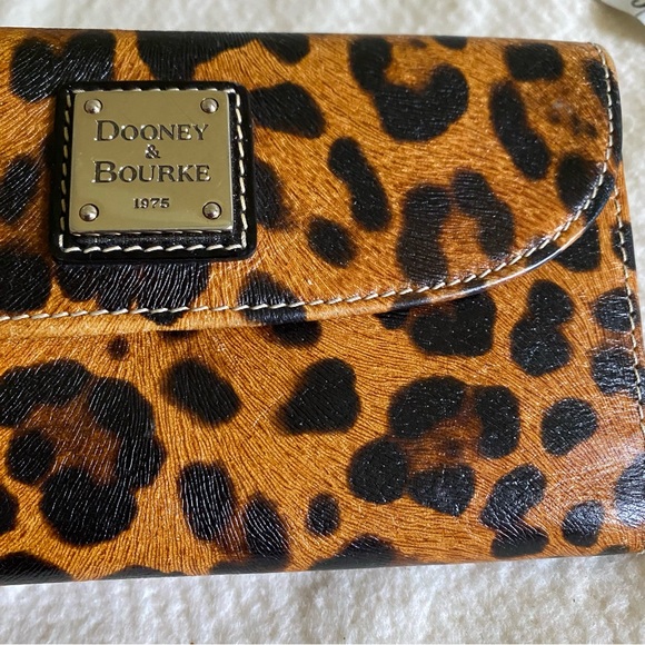 Dooney and Bourke cheetah leopard wallet - Picture 3 of 16